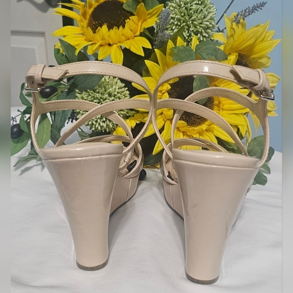 Marc Fisher Elegant Beige Wedge Coastal Chic Sandals Size 10 - Picture 3 of 4